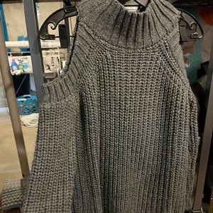 Cold-shoulder turtleneck, chunky soft sweater. Charcoal grey. Size S.